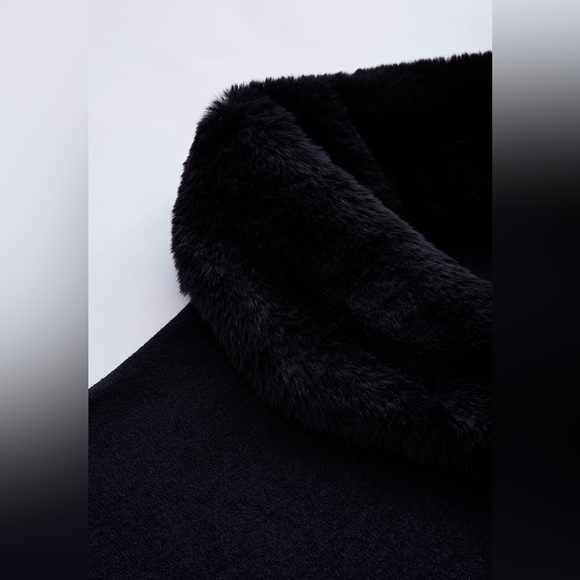 FAUX FUR COLLAR POM-POM TRIM PONCHO IN BLACK - Picture 4 of 4